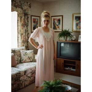 Vintage Carriage Court Sleep Nightgown Small Pink